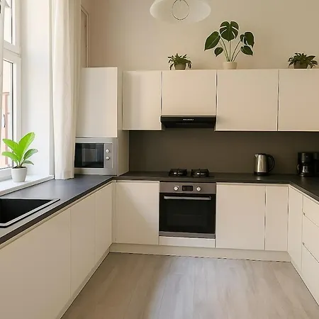 With Balcony Center